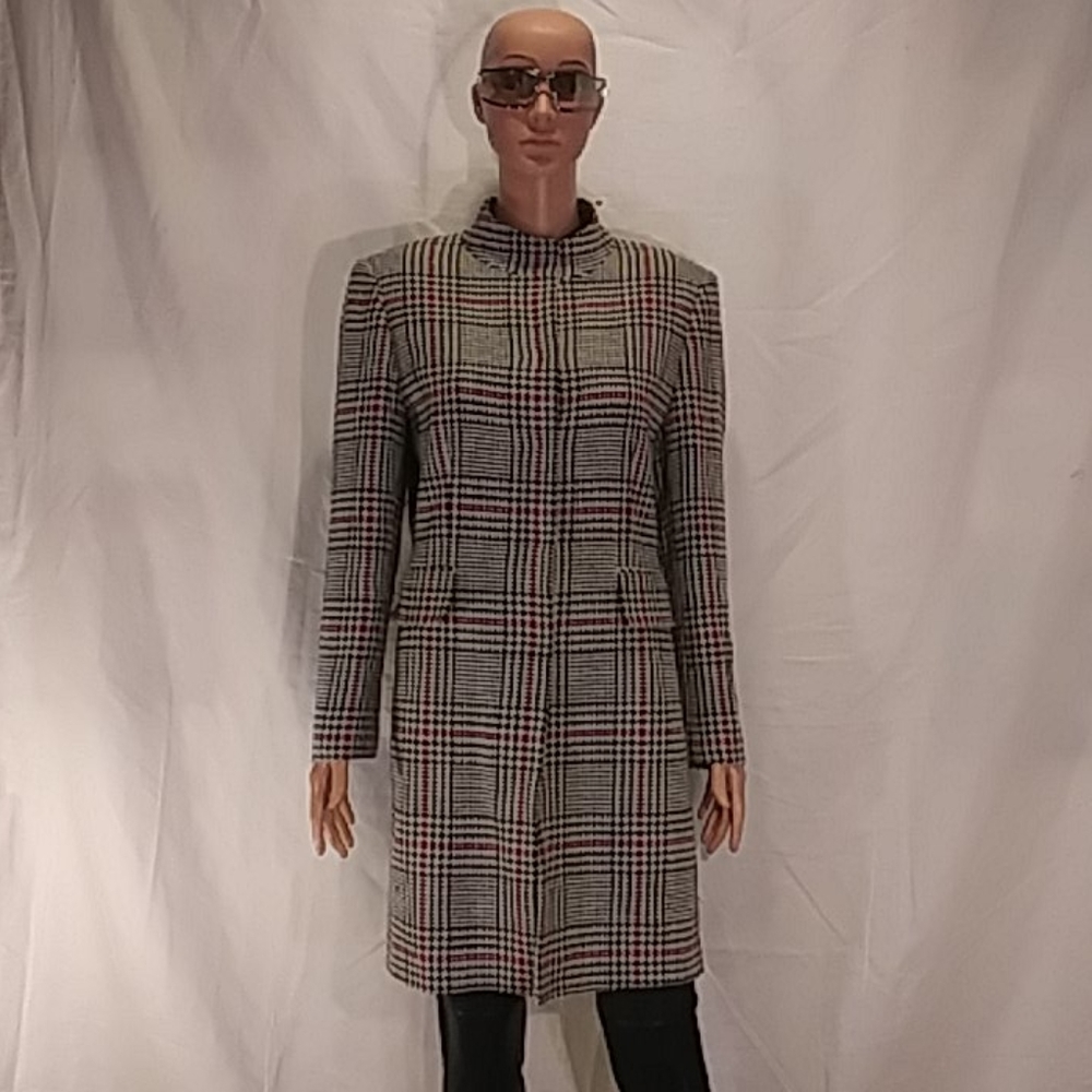 Beautiful Tahari Black,White & Red Plaid Bazer
